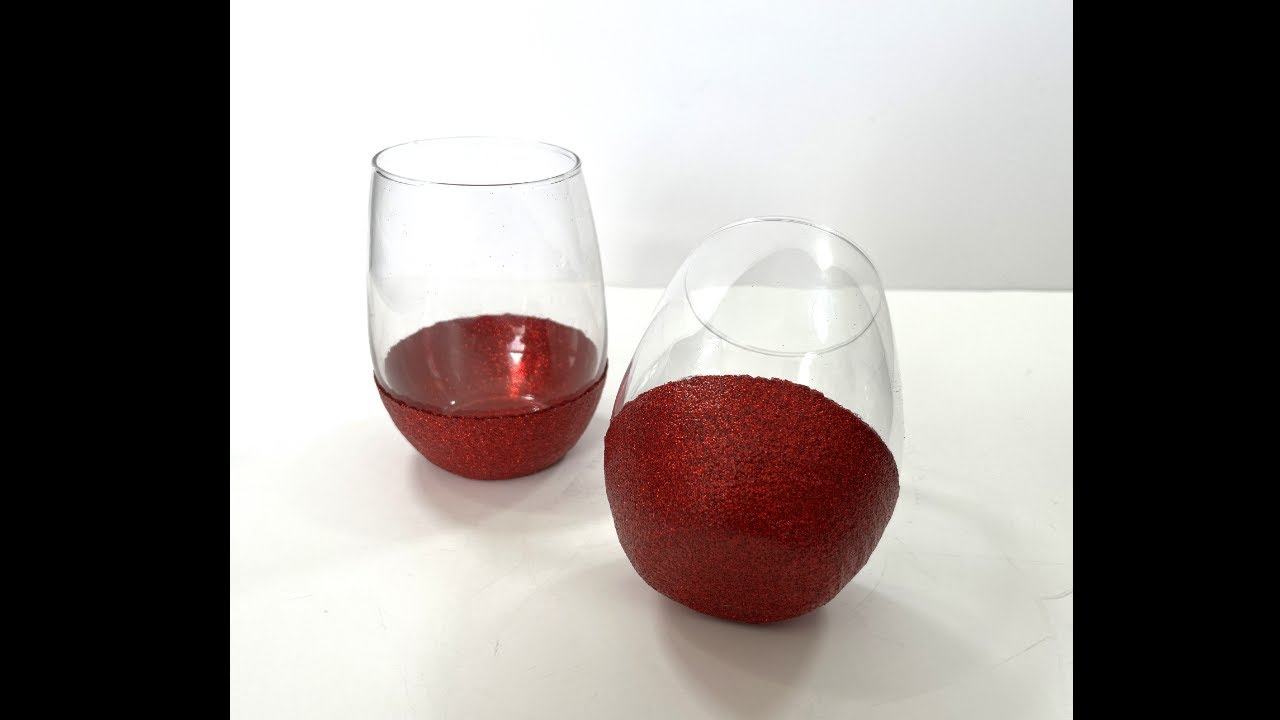 How to Glitter Dollar Store Wine Glasses with Wreath Decor by Dawn @hardworkingmom