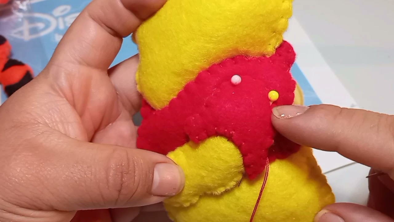 como realizar un #pooh en #fieltro en pocos pasos video completo... 31 de marzo de 2021