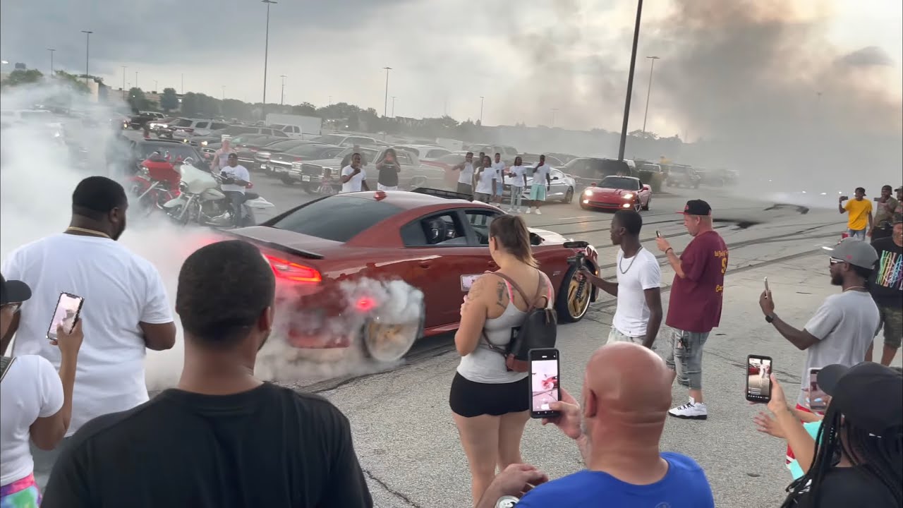 📍Chicago Car Show Gets Wild😳😳😳 