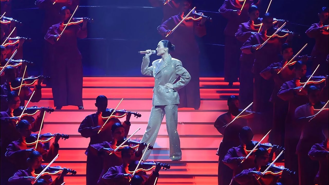 Katy Perry’s full ICONIC performance at the JoyAwards was nothing short of breathtaking! 