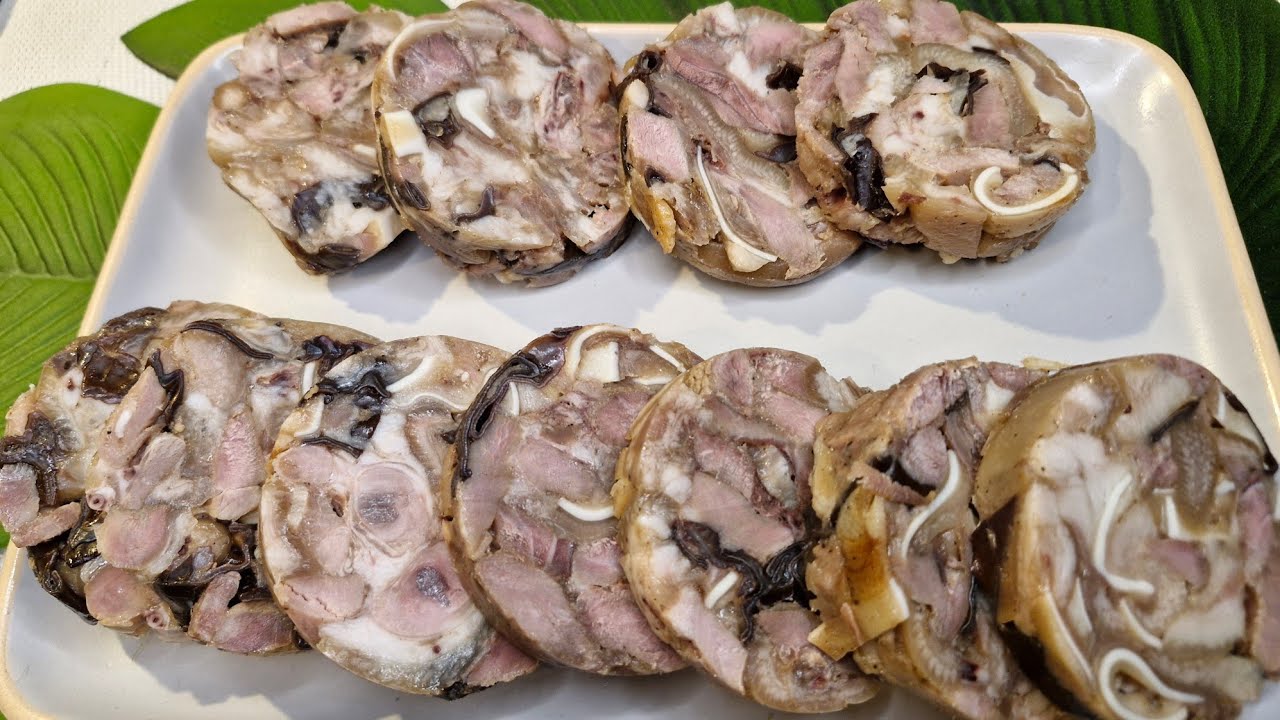 157 - Terrine de jambon et oreille de porc (Giò thủ)
