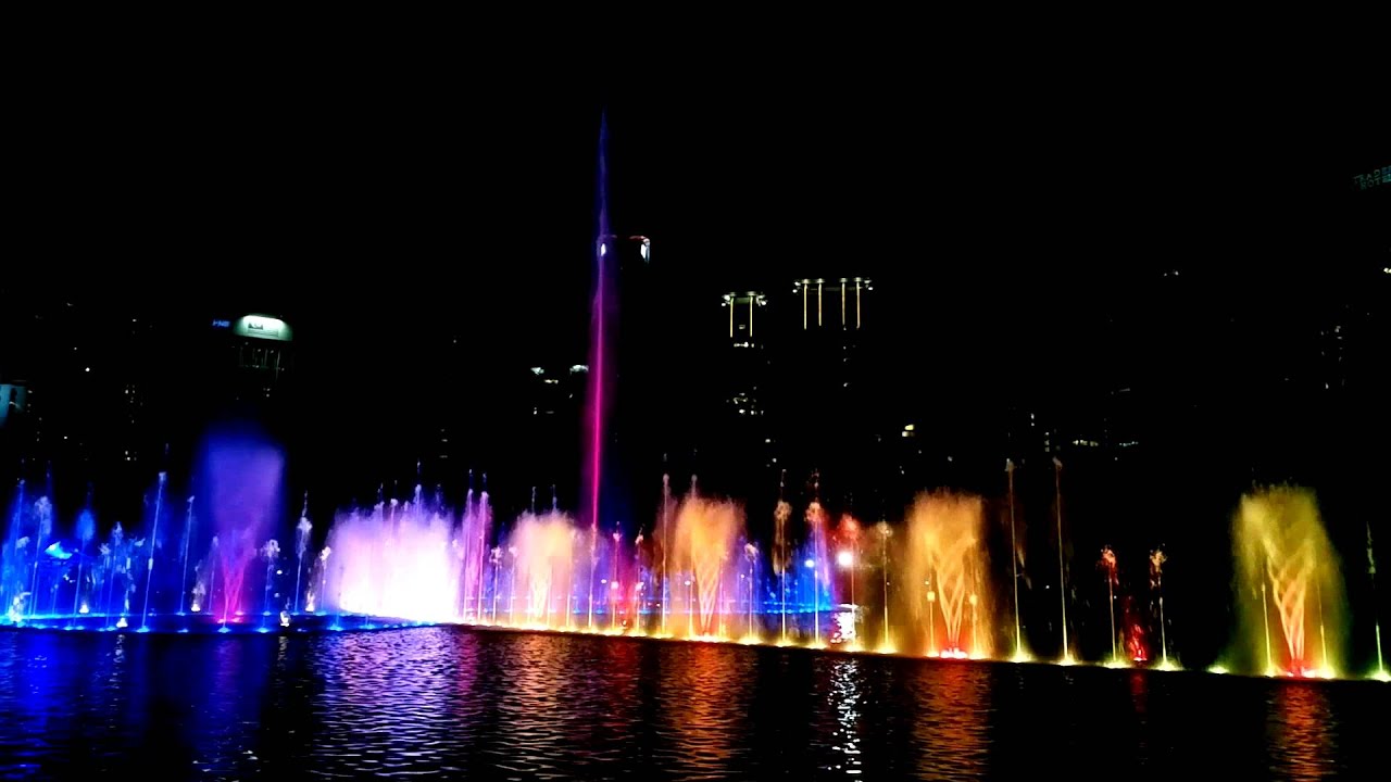 Malaysia : Merdeka KLCC Countdown 2012 Musical Fountain taken by Nokia 808 Pureview 41 Megapixels