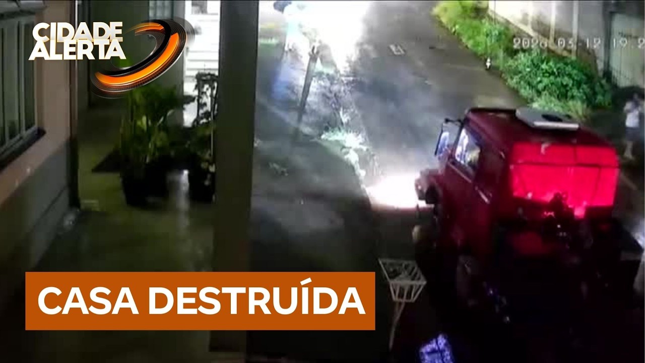 Guincheiro é preso após carreta com botijões de gás descer rua e colidir com muro em Osasco (SP)