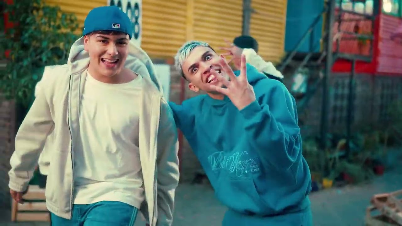 Roze Oficial, Max Carra, Valen, Ramky En Los Controles - Tu jard&iacute;n con enanitos (Official Video)