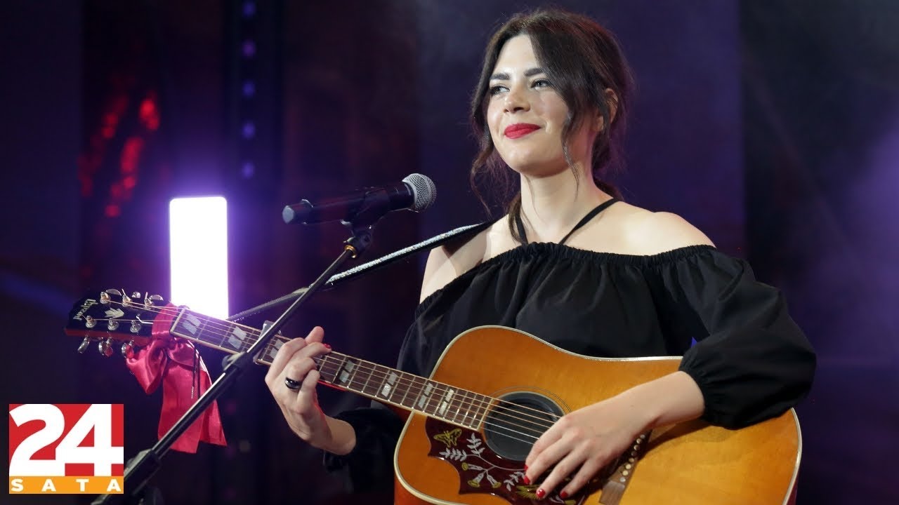 Mia Dimšić: ‘Uspoređuju me s Dua Lipom’ | 24 pitanja