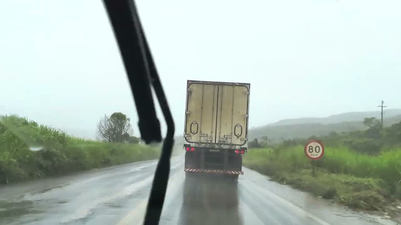 #Br242 próximo a Palmeiras em dia de chuva 