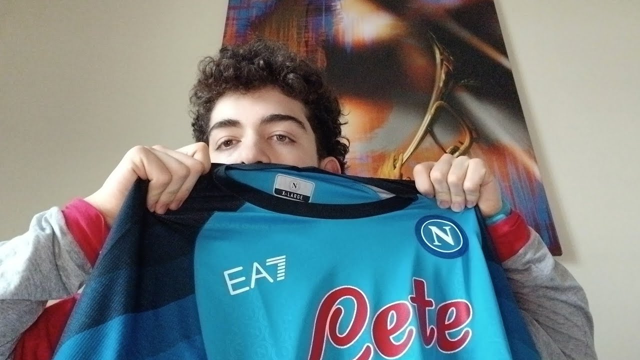 BAMBINO NAPOLETANO INSULTATO, PRESO A BOTTIGLIE NELLA PARTITA ATALANTA NAPOLI SOLO PER TIFARE NAPOLI