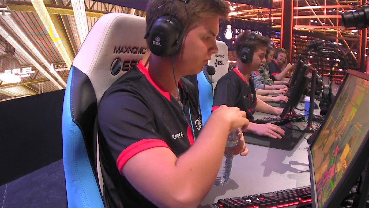 NAVI SAVING WEAPONS ON NUKE | CS:GO