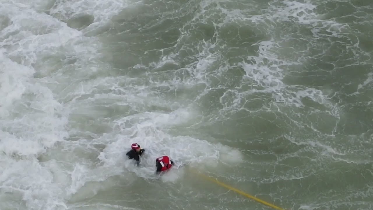 Fishing boat recovery attempts,Jersey shore island beach Nj 10/9/21