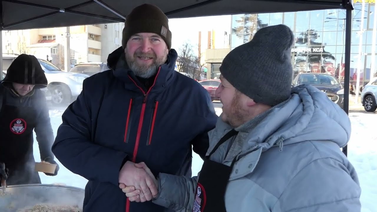 Вчора Ірпінь зігрівався благодійним обідом на 500 порцій м'ясного плову🔥