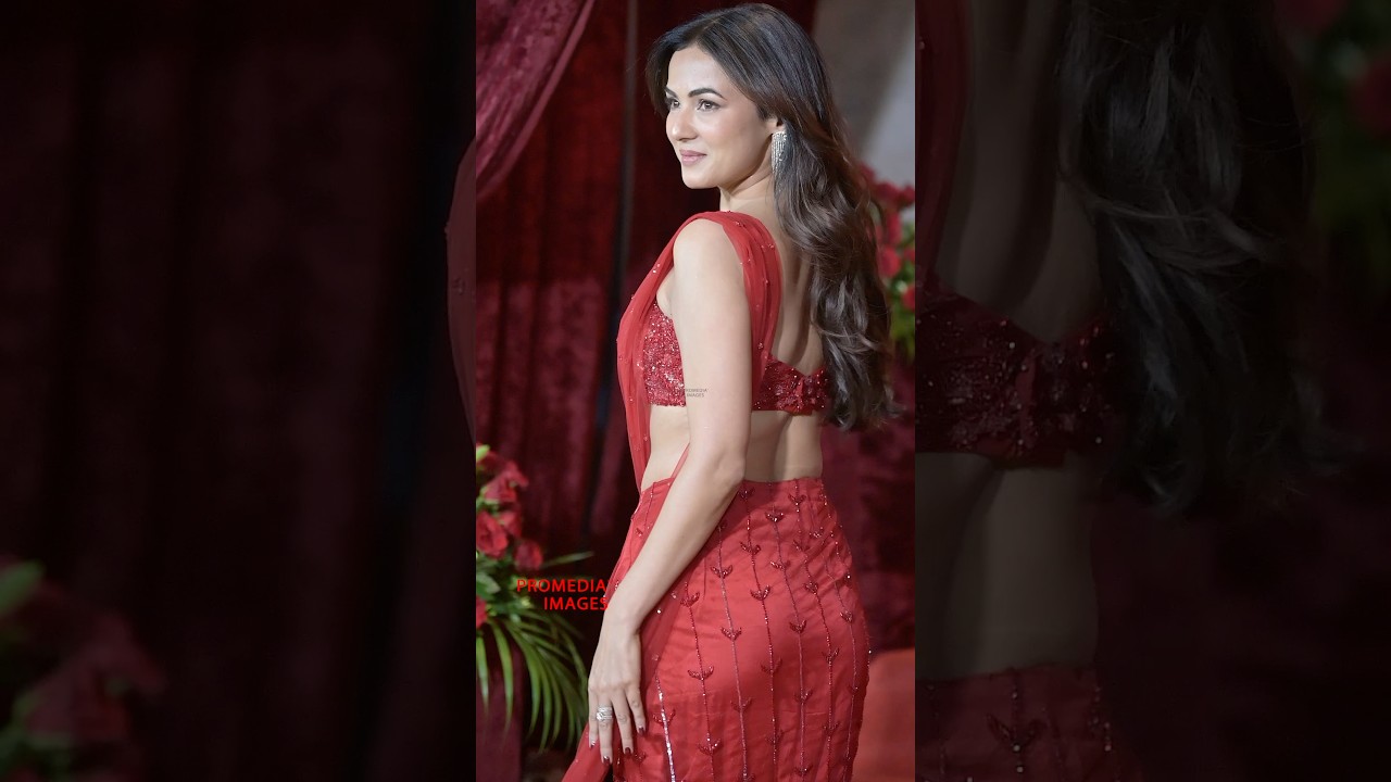 2/2 Sonal Chauhan Leaves a little mystery behind and a few hearts racing at a Diwali Bash | ProMedia