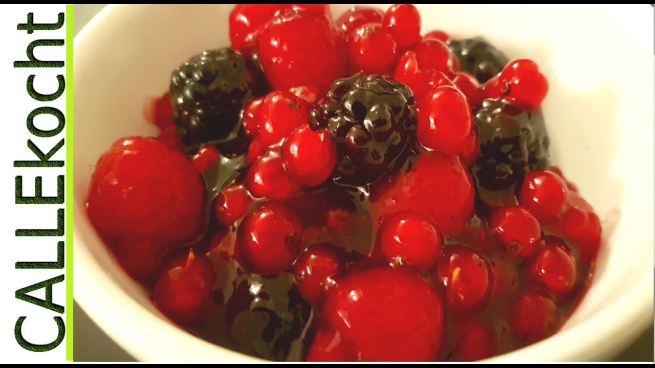Herrliche Rote Grütze mit frischen Beeren selber machen - Rezept