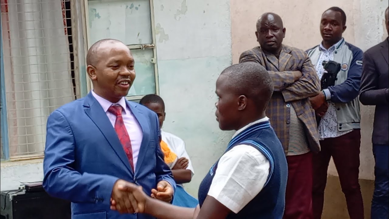 ASP NYAMIRA GOVERNOR DR WALTER CHANUA IN SOLIDARITY WITH MOTAGARA GIRLS FOR THE LOSE OF PROPERTIES..