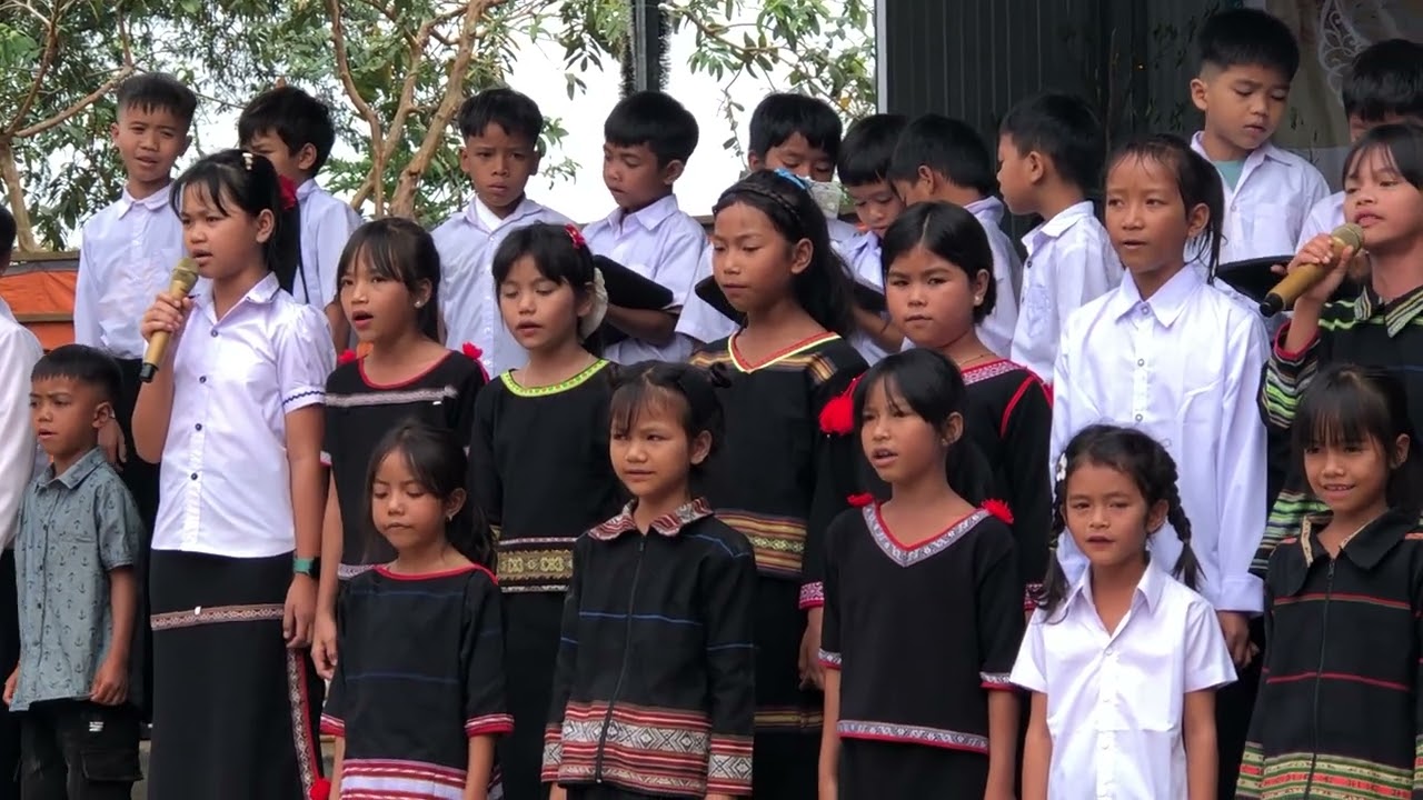 Ô Nô-el lại về thiếu nhi (CH plei kênh ngó)