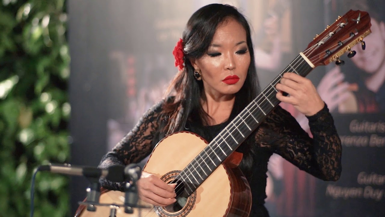 Vals for Atom - Laurent Boutros played by Le Thu on a Swallow Guitar C980SF