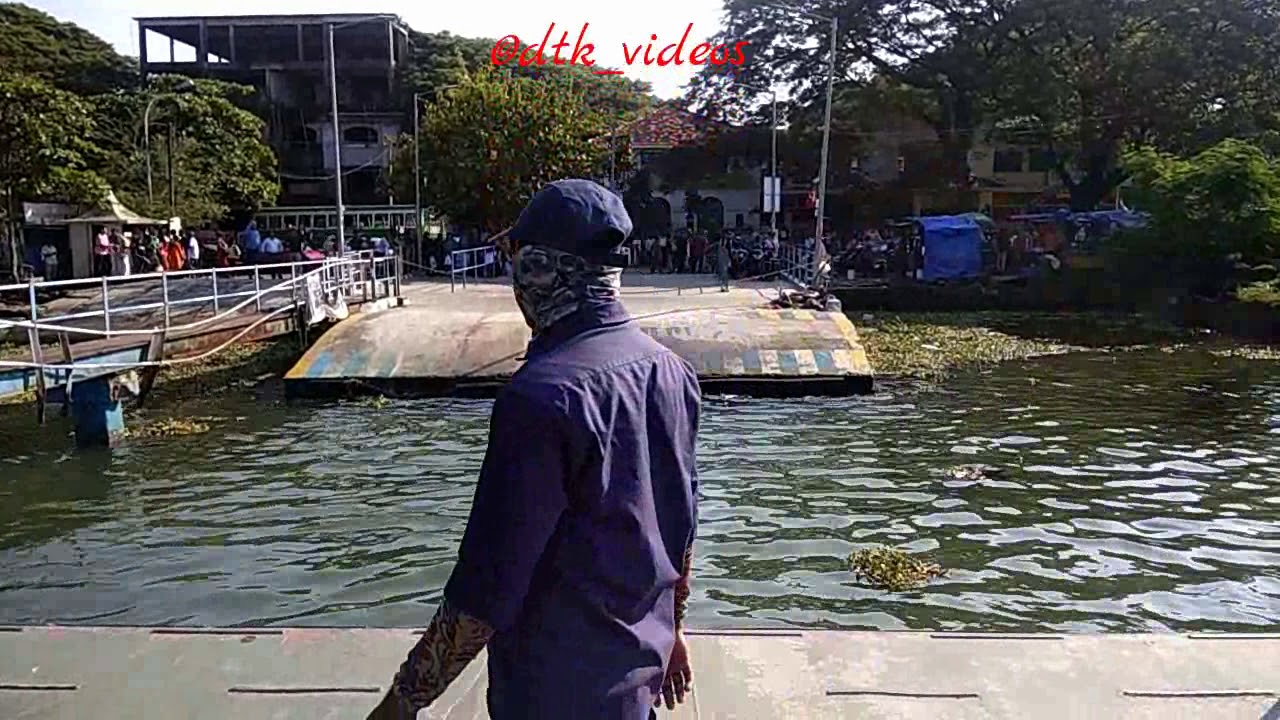 Ferry trip from Vypin to Fort Kochi (Jankhar)