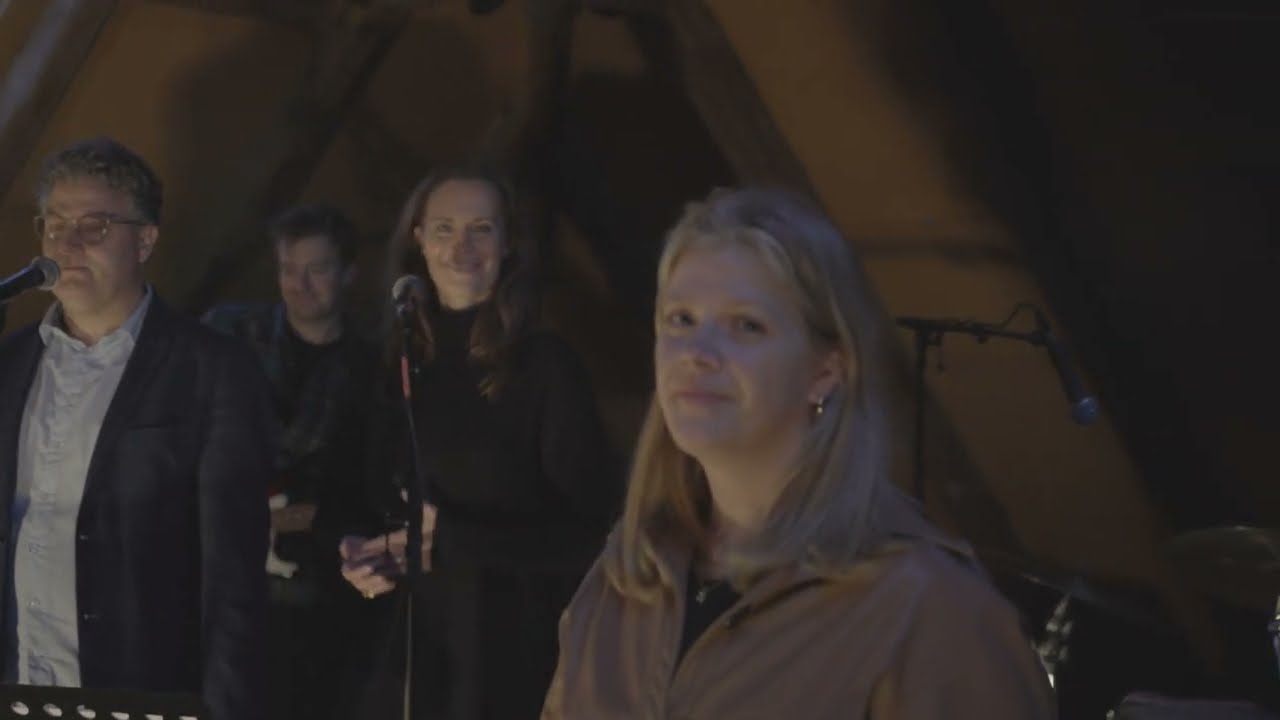 MSG Lærerband - Love's in Need of Love Today