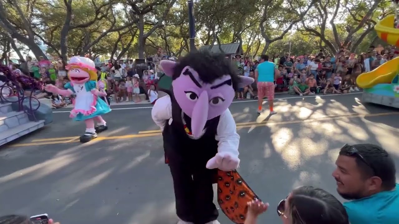 Halloween Parade at Sea world San Antonio #halloween #seaworldsanantonio #sanantonio #parade