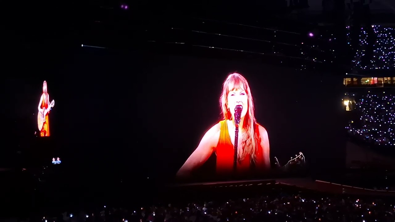The Eras Tour Gelsenkirchen N1 - guitar surprise song - Superstar x Invisible string mashup