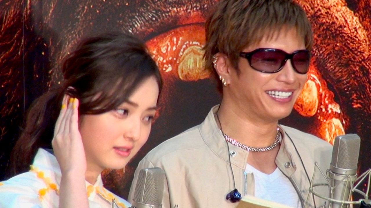 佐々木希、初共演のGACKTは「オーラがピカピカピカッ！」／映画『キングコング 髑髏島の巨神』公開アフレコ