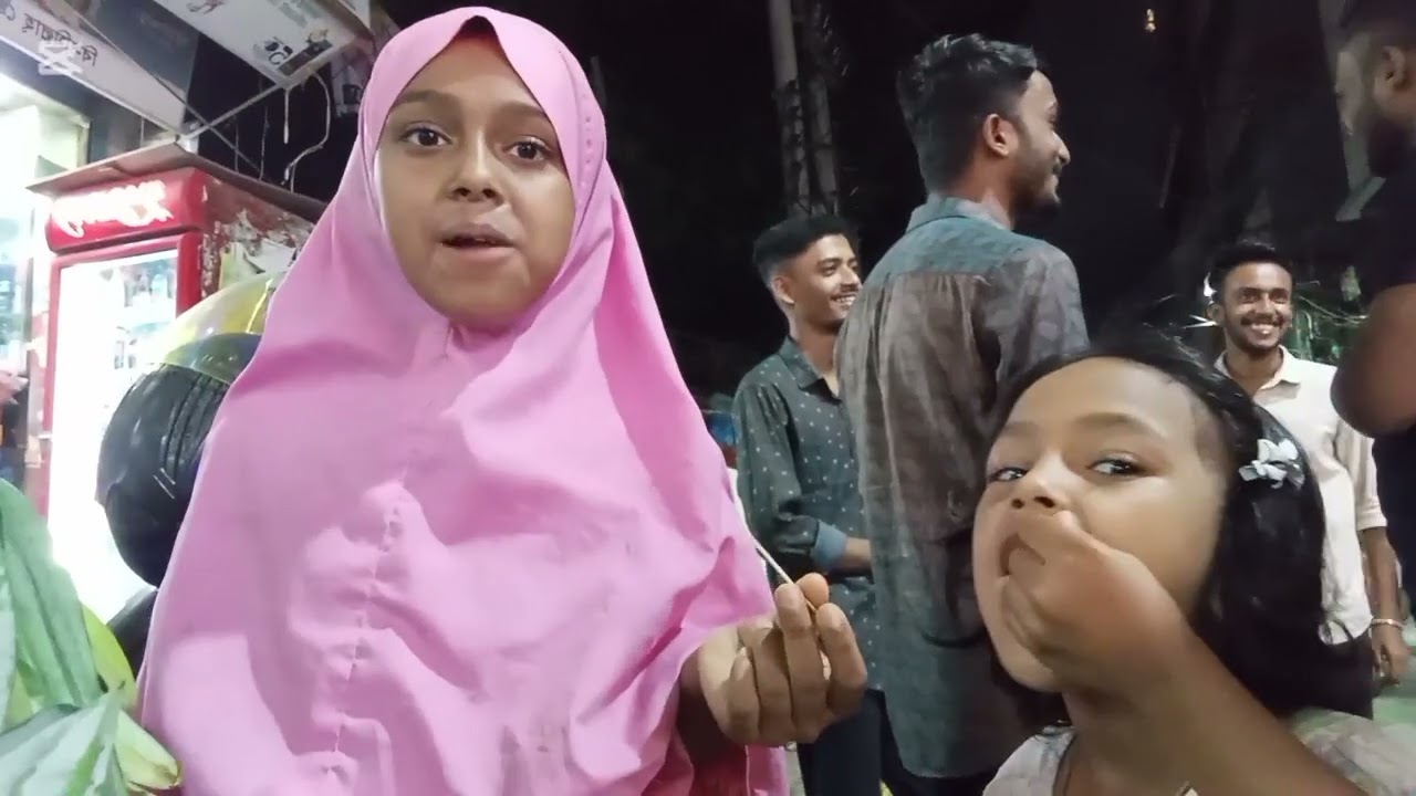 সাধারণ জীবন,,,,,##,,,অণা,,,ইয়ারার,, আনারস খাওয়া 