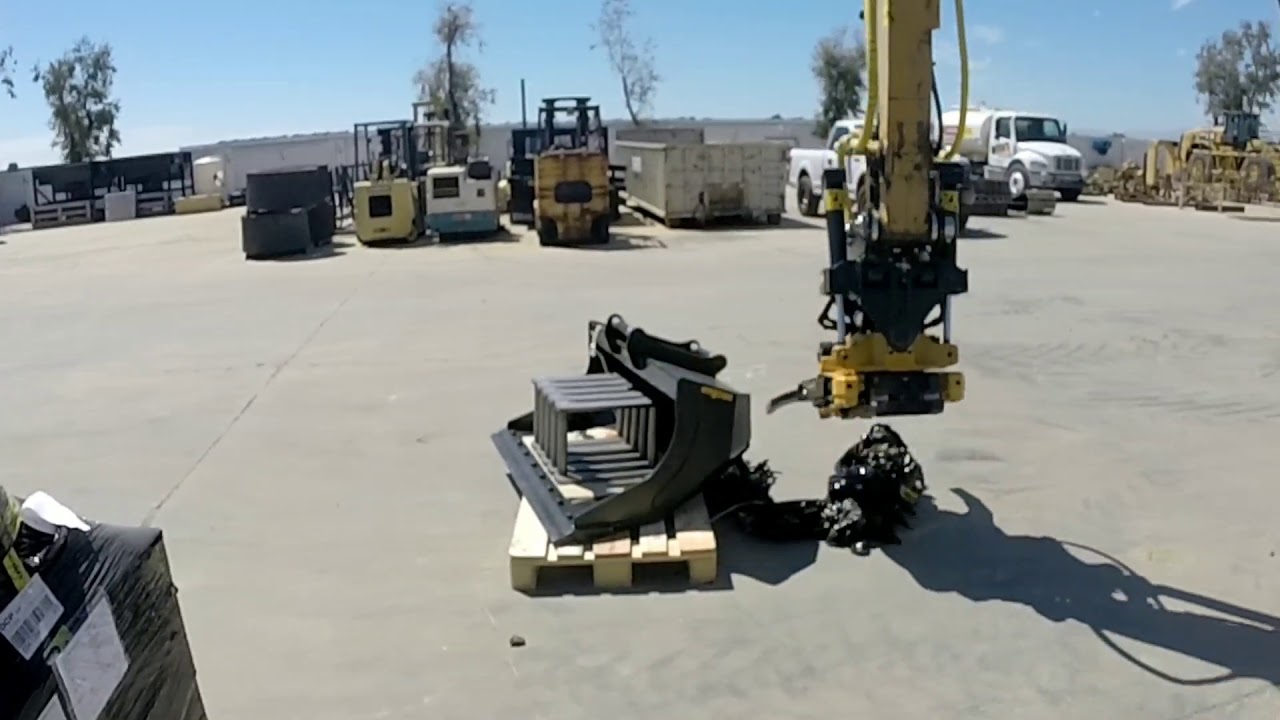 Tiltrotator from Engcon installed on 308E2 with Earthworks platform 