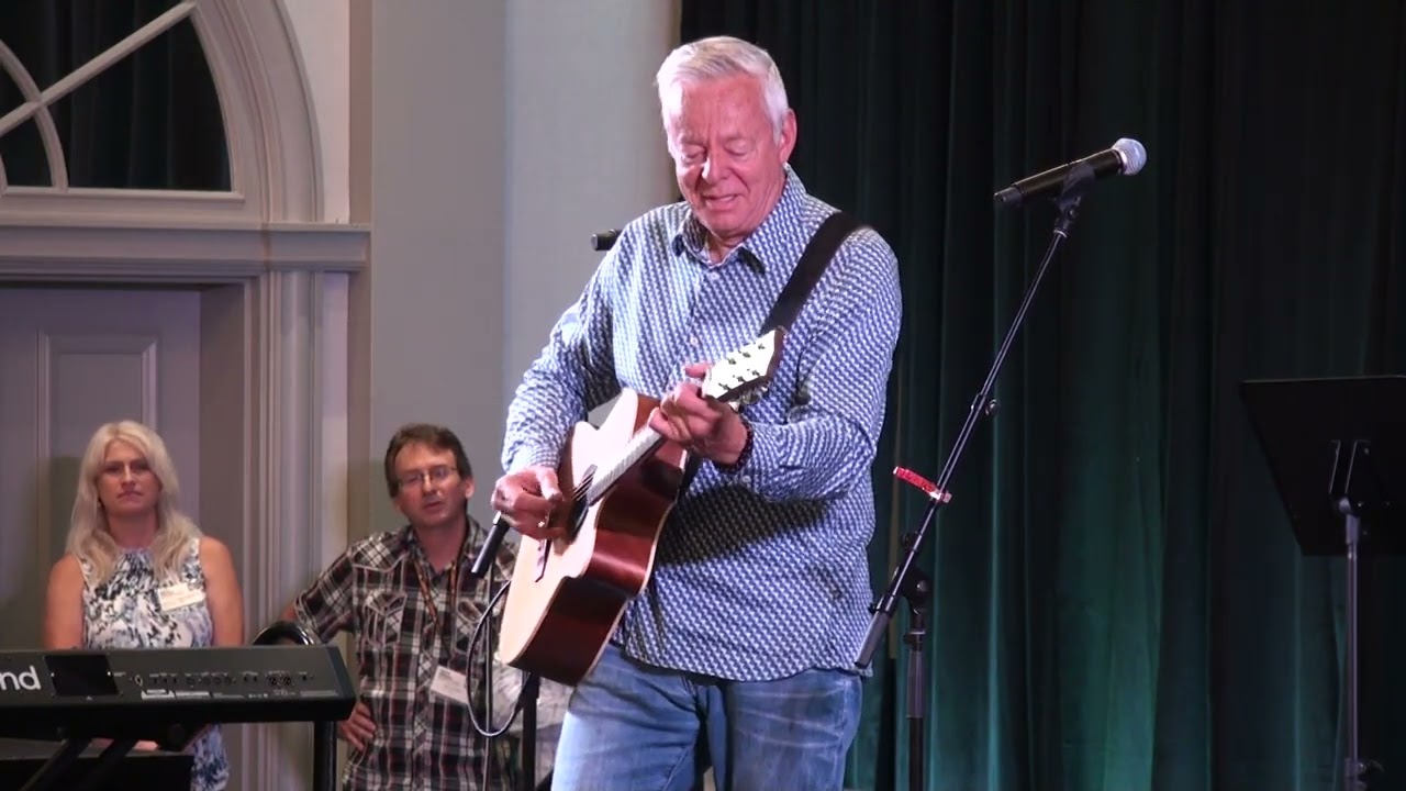 Tommy Emmanuel playing a  cool medley of Travis tunes at CAAS 2023
