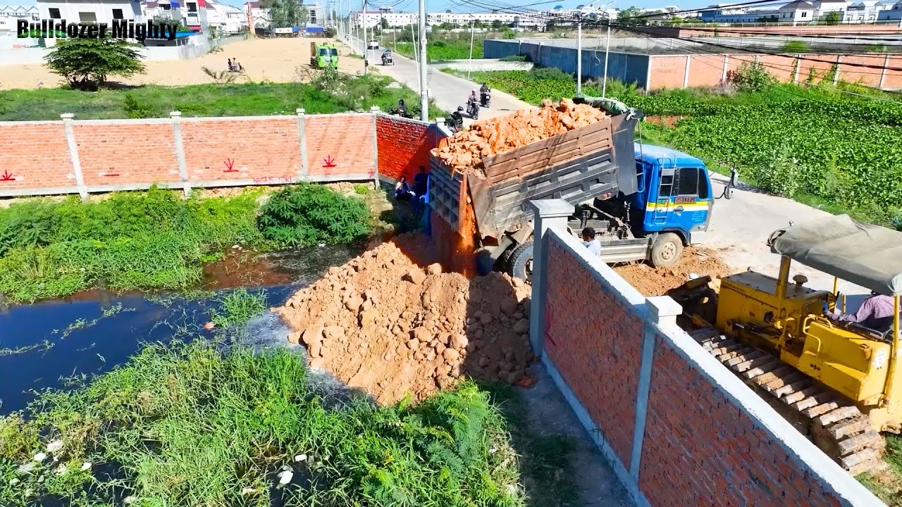 Wonderful Extreme machinery, Bulldozer KOMATSU D31P, Dump Truck, Processing Filling Up The Land