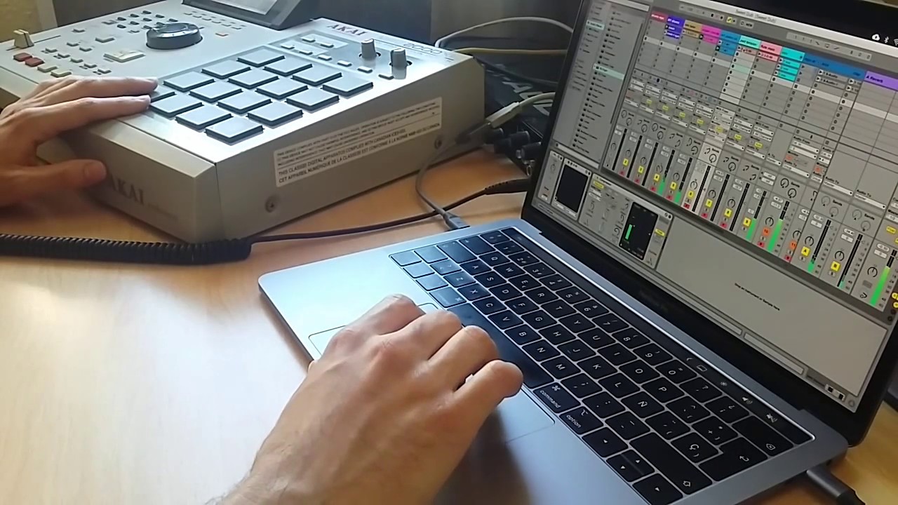 MPC 2000 XL synced to Ableton (Classic House)