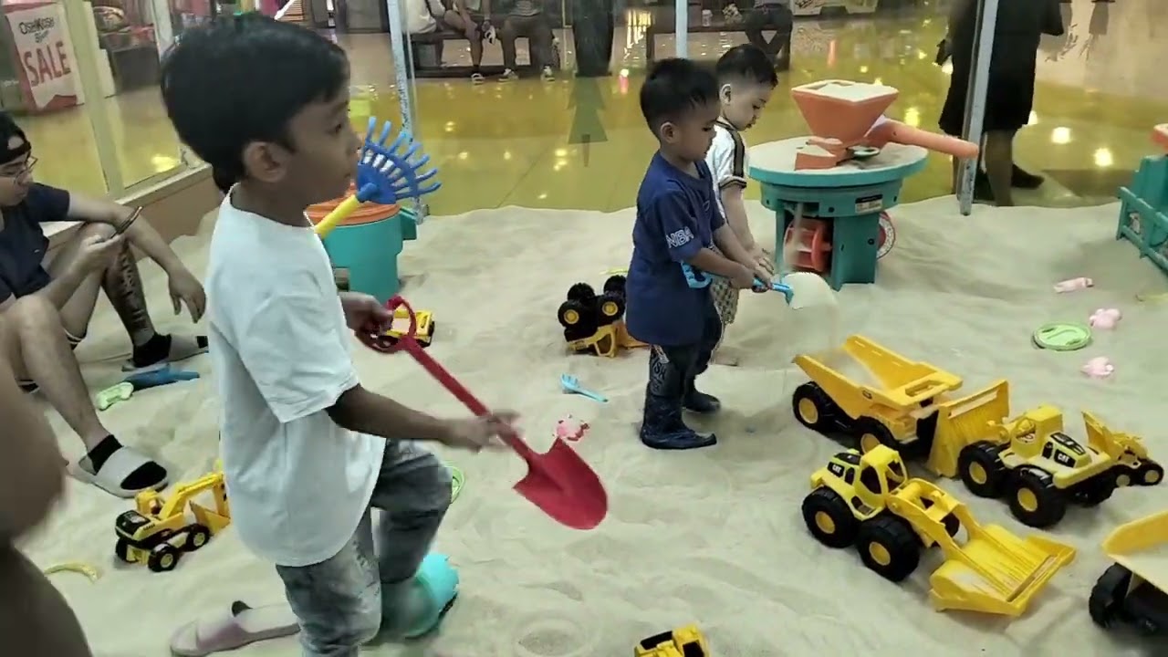 Holiday's in kidzoona with thyron and brothers 