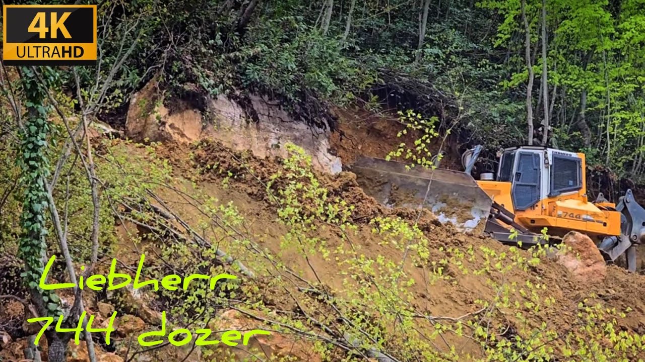 Heyelan Yolu Kapattı! Liebherr 744 Dozer Dev Kaya ile M&uuml;cadelede! (1/13)