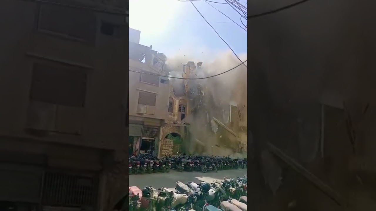 old British era building collapsed in Karachi. #pakistan #heritage #british