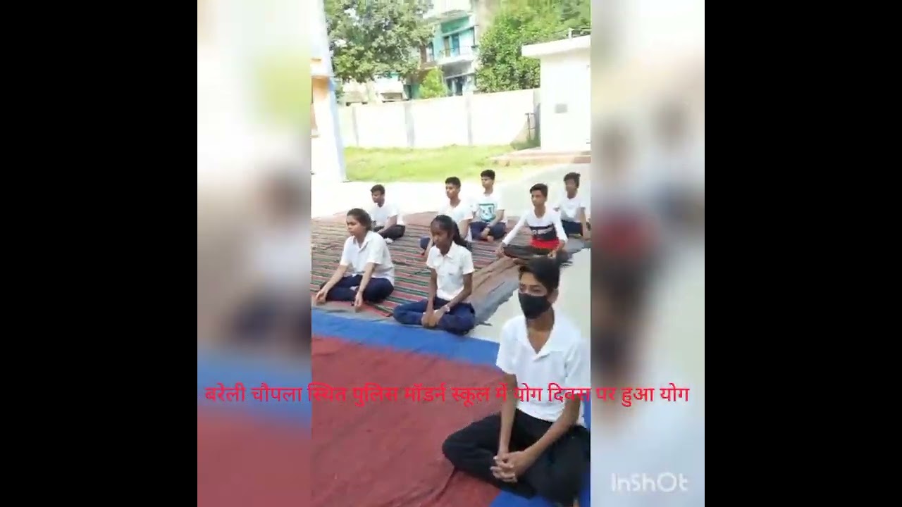 बरेली चौपला स्थित पुलिस मॉडर्न स्कूल में योग दिवस के मौके पर टीचर ने बच्चों को कराया योग,