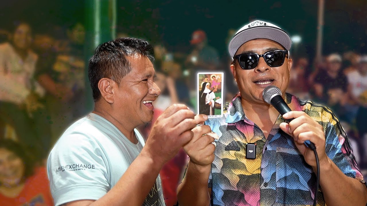 Chino llega al establo y shagui lo recibe con una broma