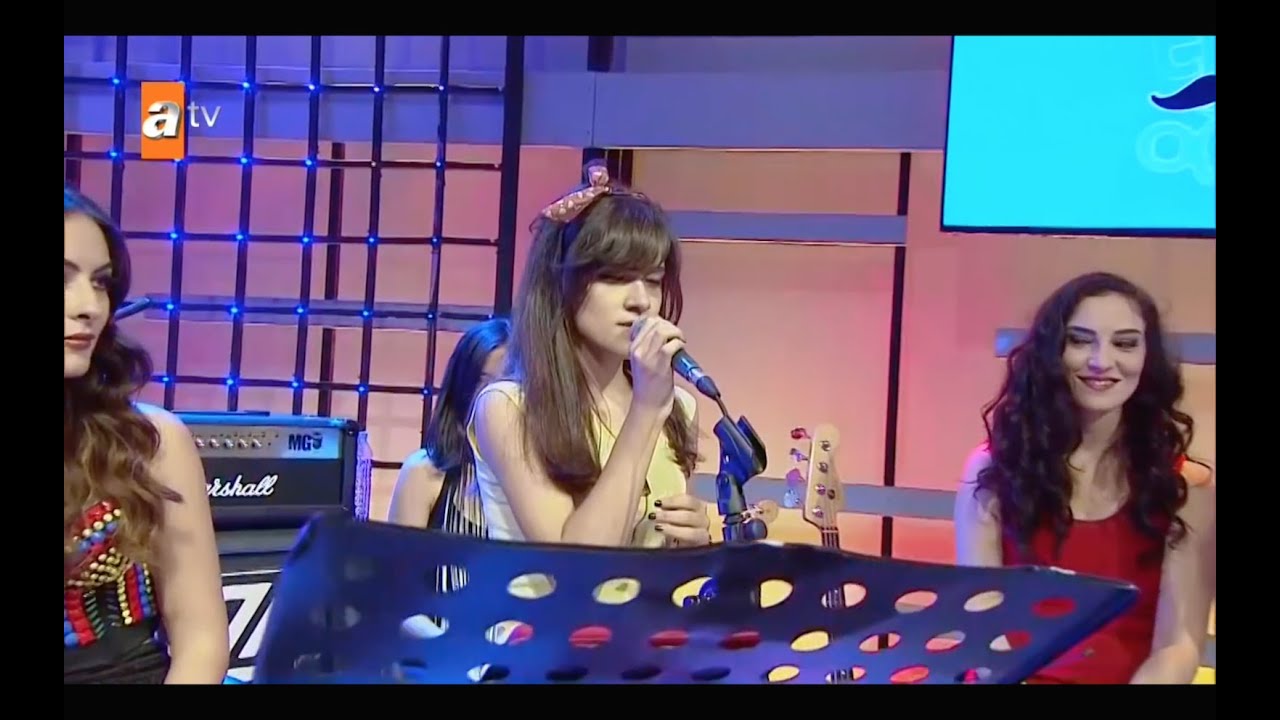 비정상회담 (Elin Oğlu) - Sinem Kadıoğlu (Talking About K-POP & Sing)