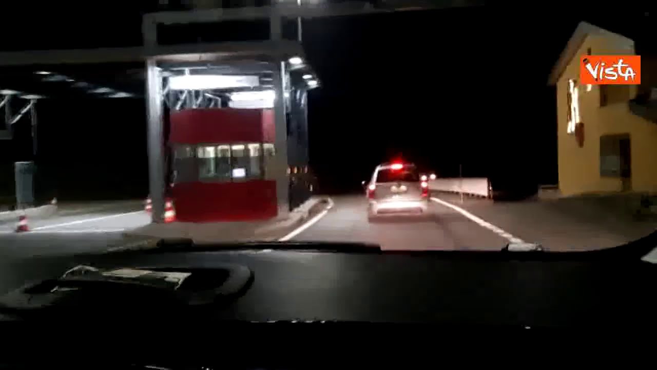 Dopo lo sci in Svizzera, controllo alla dogana italiana: 