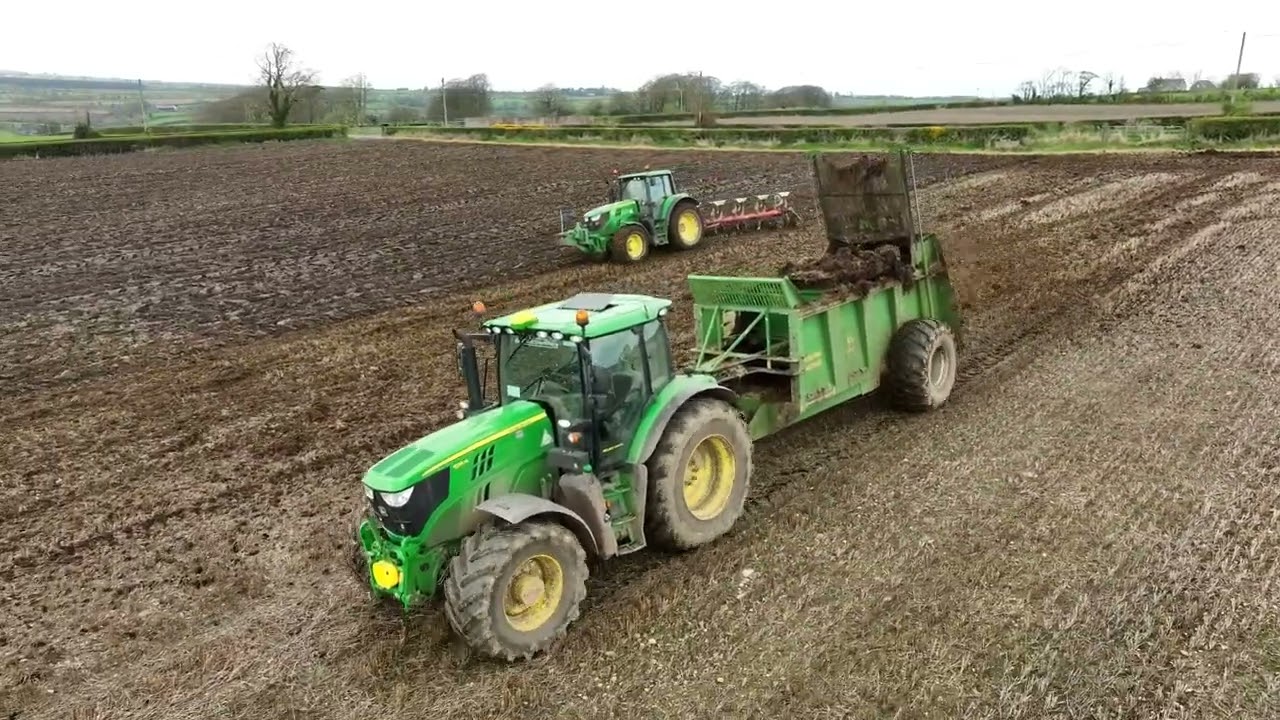 Purcell Farms Spreading Muck with the John Deere 6155R