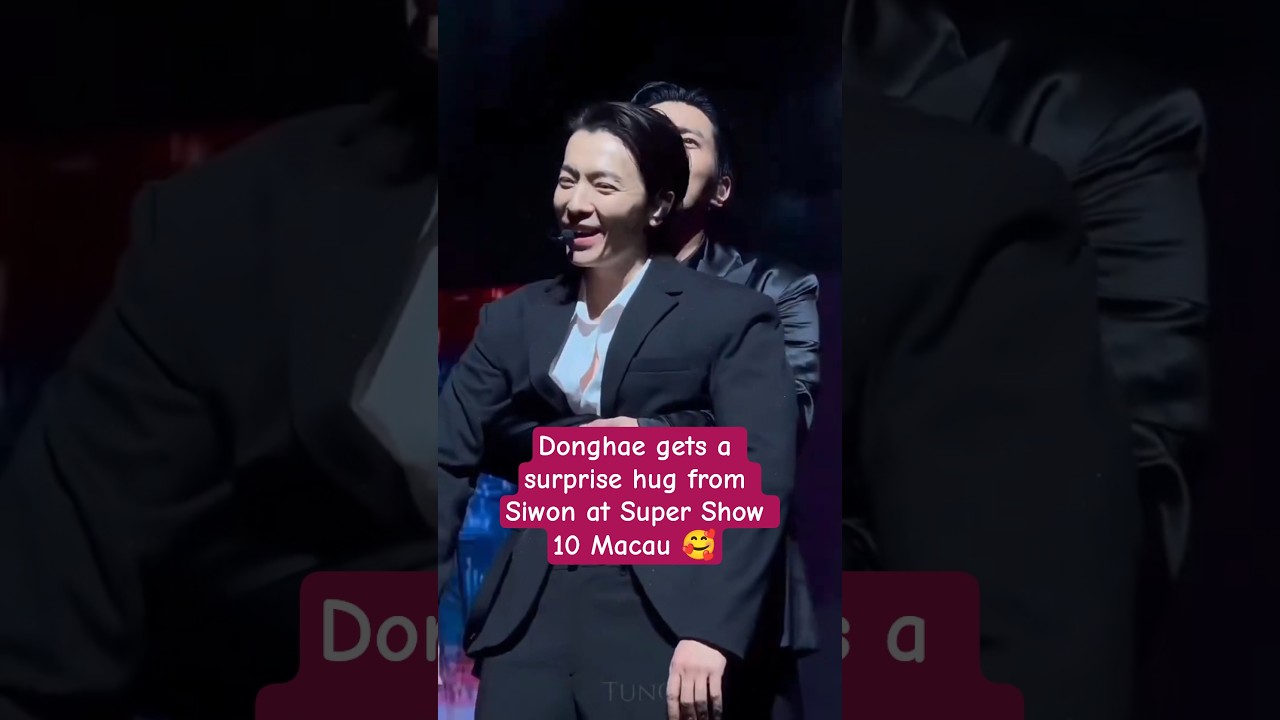 Donghae gets a surprise hug from Siwon at Super Show 10 Macau 🥰
