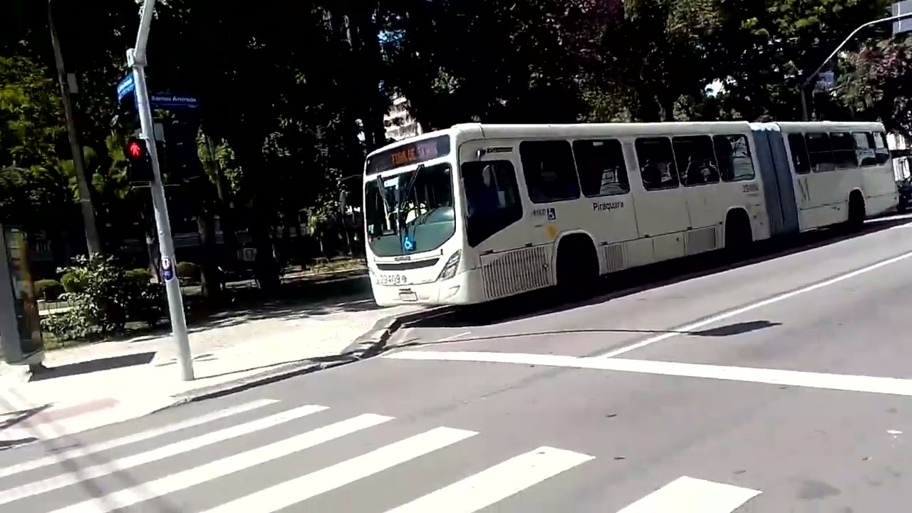 Carpas de metros tem nó passeio público de Curitiba que vê 