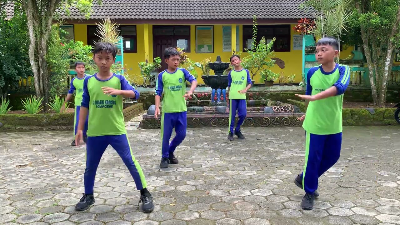 AKTIVITAS GERAK BERIRAMA KELAS 6 SD Negeri KANDING (Valin, Kenzi, Arkhan, Alif, Rayhan)