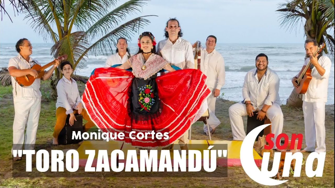 Monique Cortes del Ballet Folklórico Nuevo Amanecer de Fontana B. C con Toro Zacamandú por Son Luna