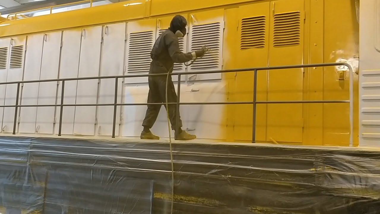 КАК КРАСЯТ ТЕПЛОВОЗЫ
