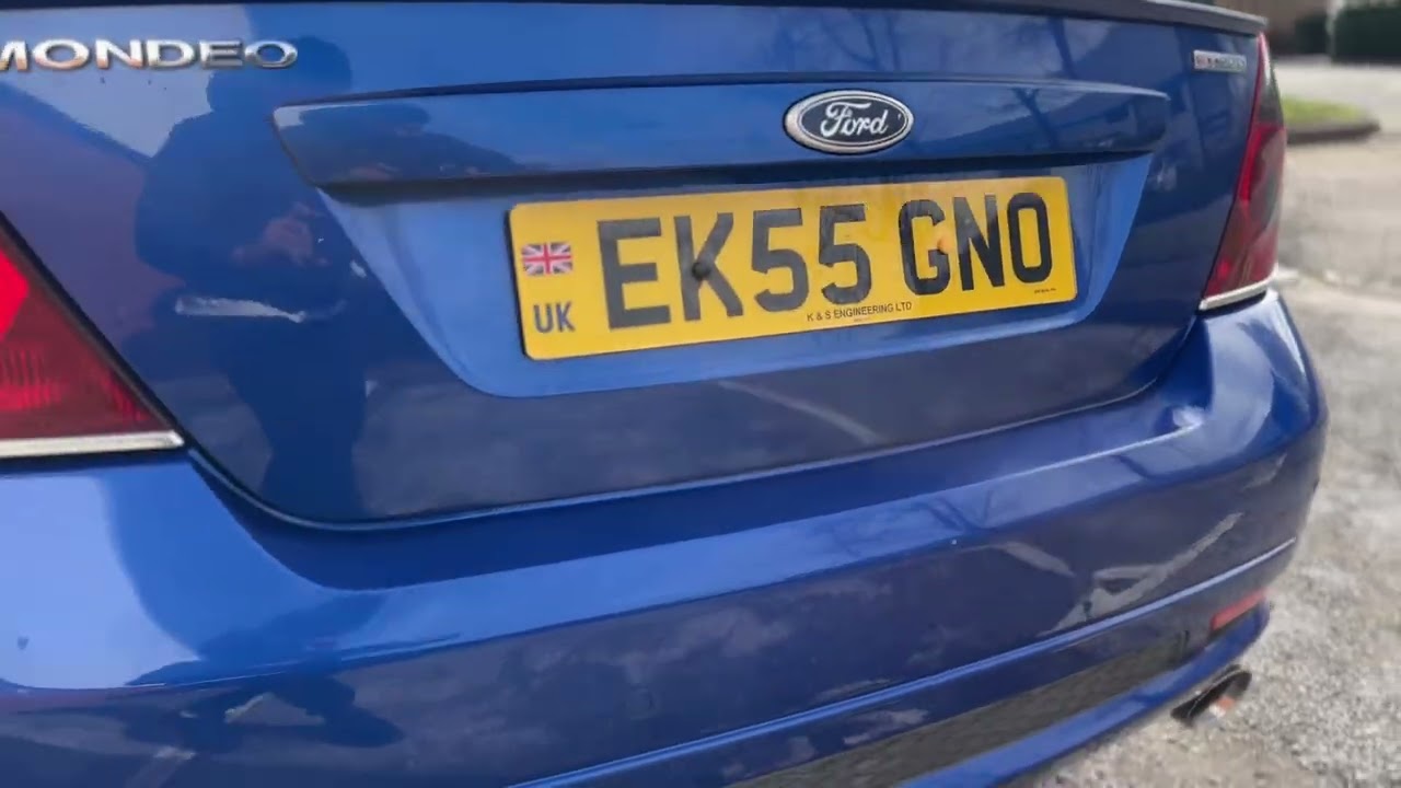 Ford Mondeo ST220 - Performance Blue. 