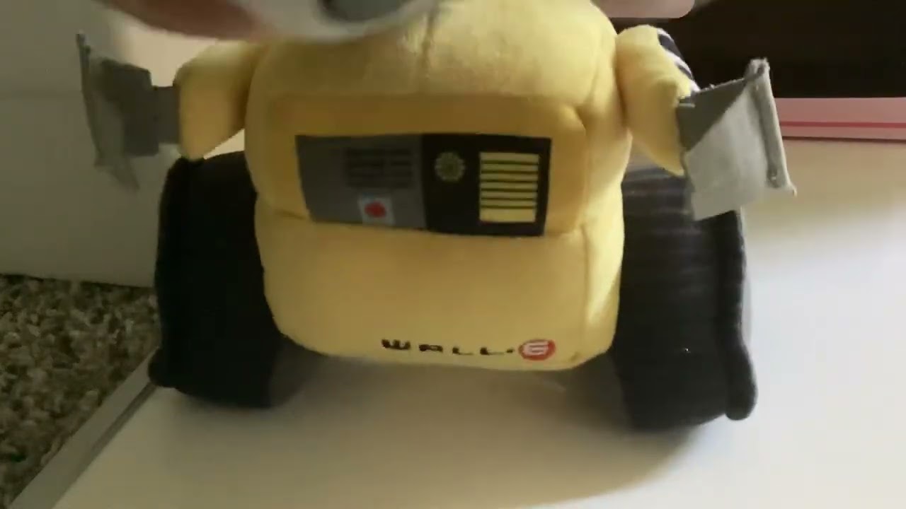 wall-e vs Candy cadet. ( I don't even know what I'm doing anymore lol 💀)