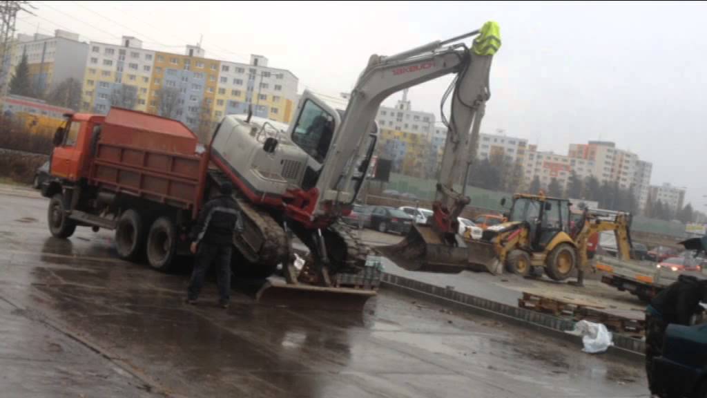 Vykládka bagra Takeuchi TB175