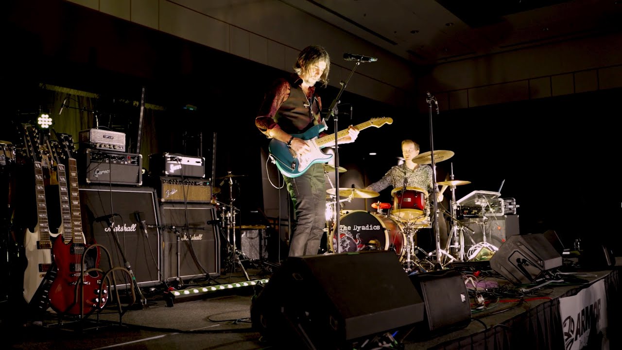 The Dyadics - Give Yr Head A Shake (Live)
