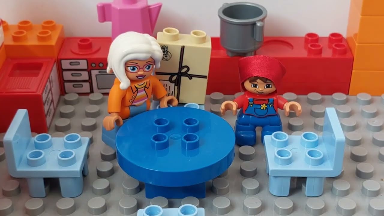 LEGO Prasiatka z rozprávky, veľká noc, Krtko a zlý vlk. Little Pigs from the fairy tale, Mole, Wolf.
