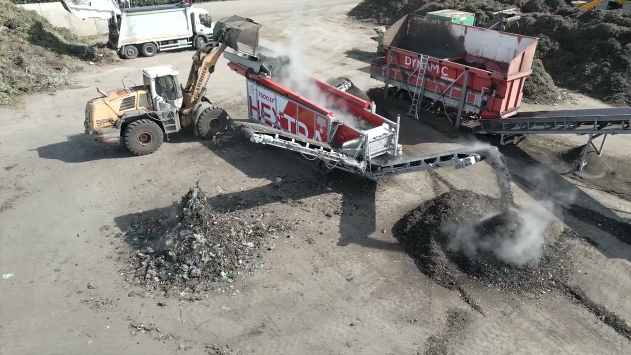 Hextra 7000 3F screening compost from organic waste