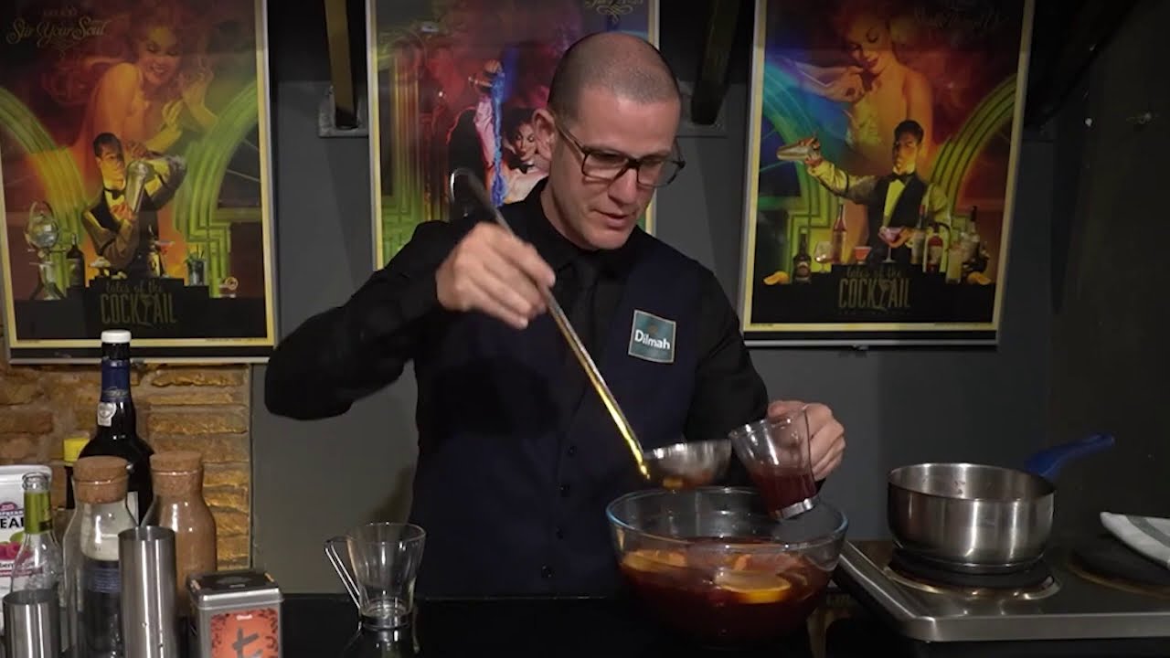 How to Make a Hot Christmas Punch with Tea