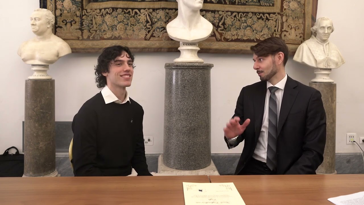 Intervista a Niccolò Caffarelli in arte 